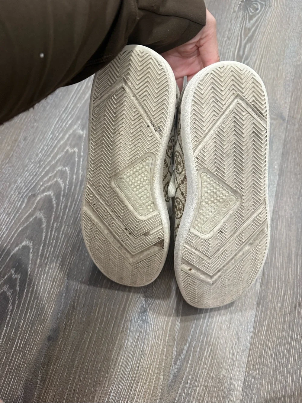 Tory Burch Howell Court Tan Logo Canvas Sneakers 6m comes with extra laces